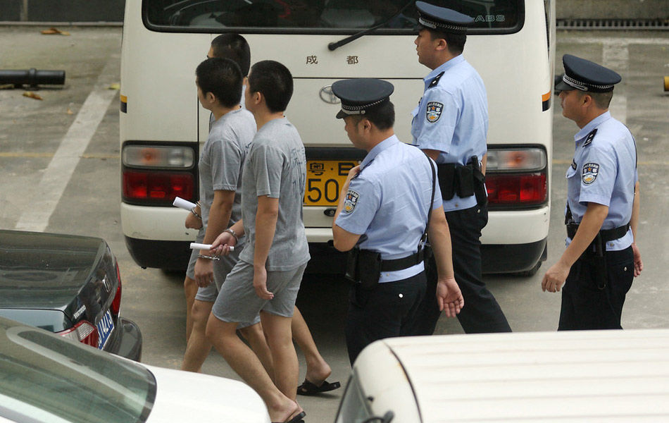 深圳宝马女停车场被割喉案一审开庭 两男妓受
