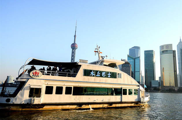 上海黄浦江开通水上巴士