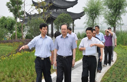 牢固树立精品意识 加快推进灵湖建设