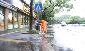 “温比亚”来袭 杭城雨中即景