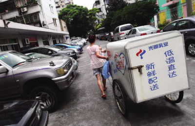 光明鲜奶酸败 涉952人次投诉